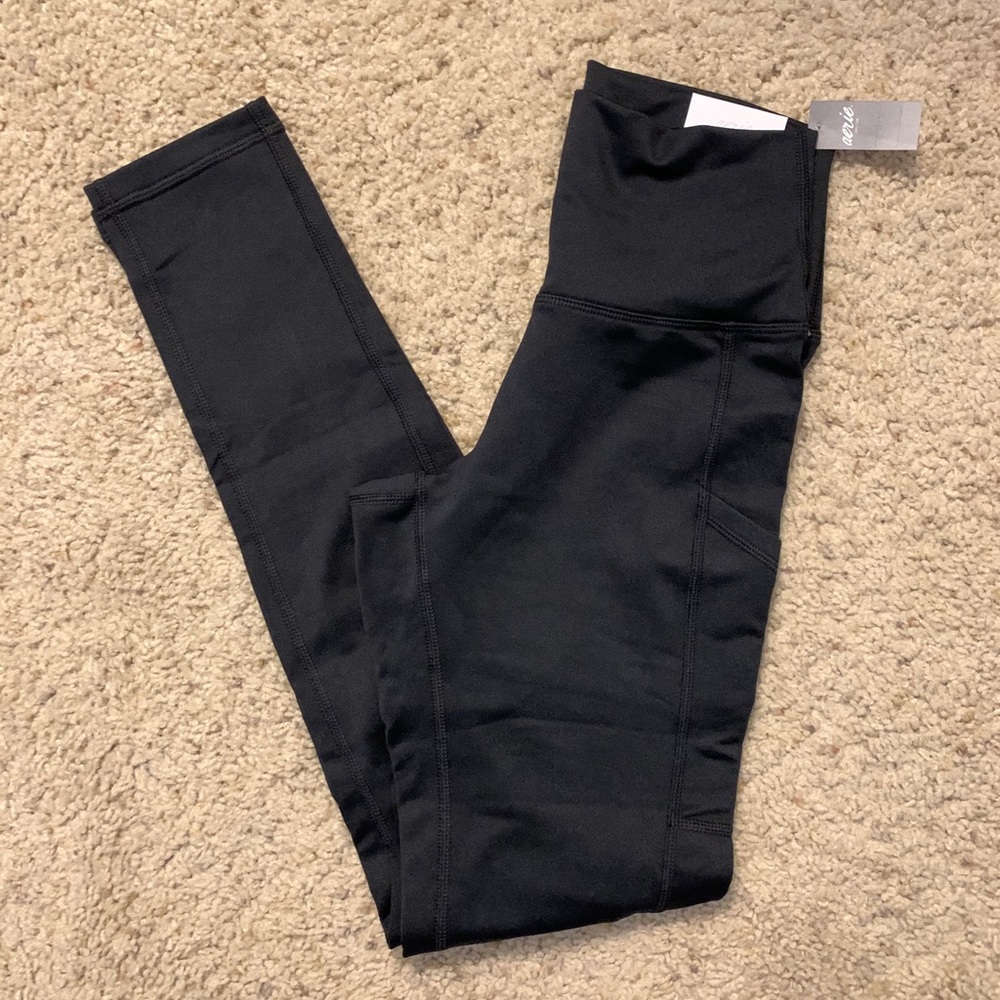 Aerie ‘Play’ Mid-rise Black Leggings w/ Pockets